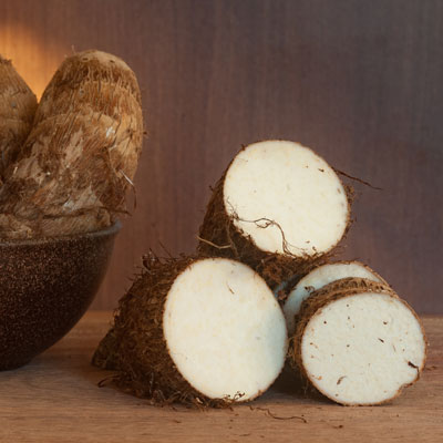 Yam root & vitamin C Sliced yam root on wooden surface – symbol of plant-based hormones, natural balance and female vitality