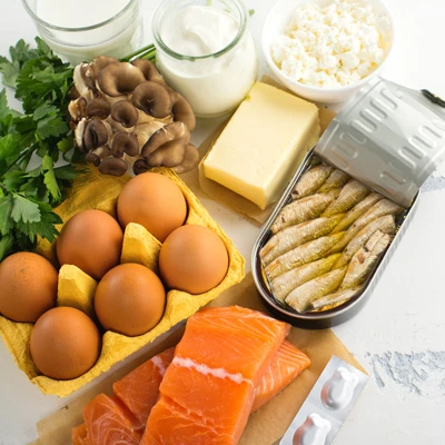 Eier, Lachs, Sardinen, Milchprodukte und Pilze als Vitamin-D-haltige Lebensmittel