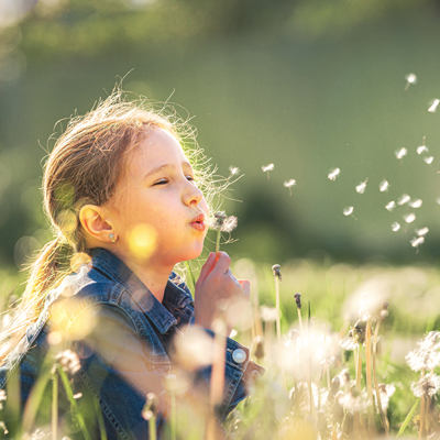 Strong through the pollen season with omega-3 and vitamin E Strong through the pollen season with omega-3 and vitamin E